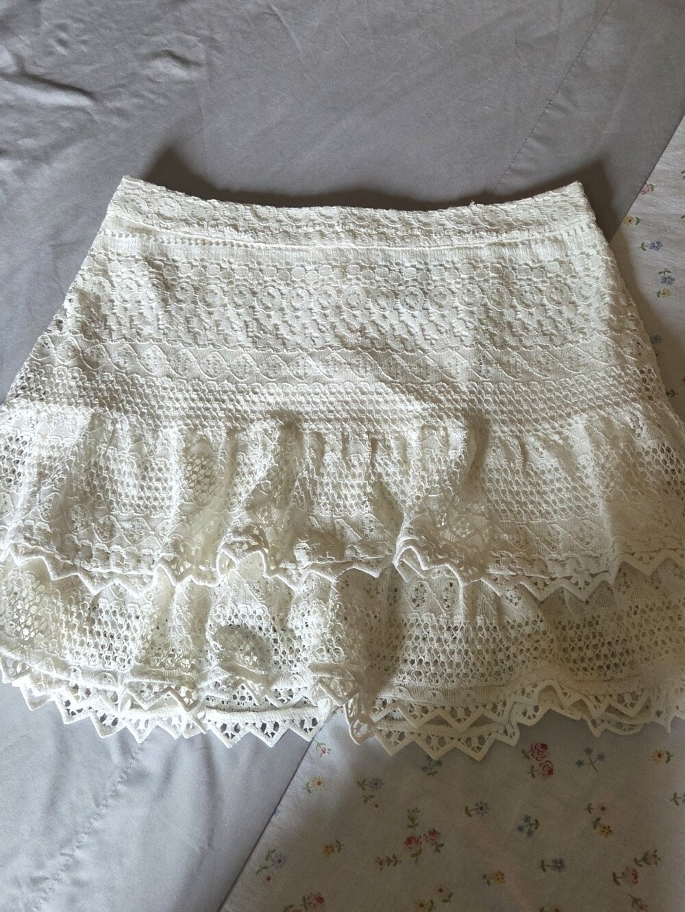 H&M Cream Lace Tiered Mini Skirt